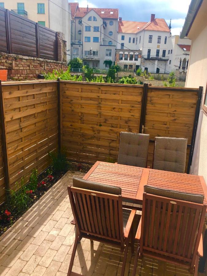 Boroka Apartman Belvaros Веспрем Экстерьер фото